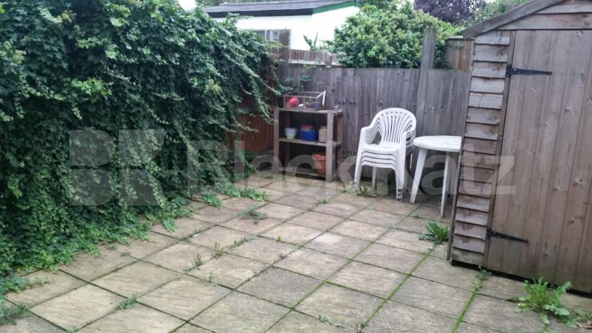 			LET , 2 Bedroom, 1 bath, 1 reception Apartment			 Bedford Road, Clapham North